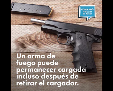 Una pistola negra con el cargador quitado descansa sobre una superficie marrón. Un texto en español advierte de que un arma de fuego puede permanecer cargada después de extraer el cargador. En la esquina aparece un pequeño logotipo de Colorado Hablemos de Armas.