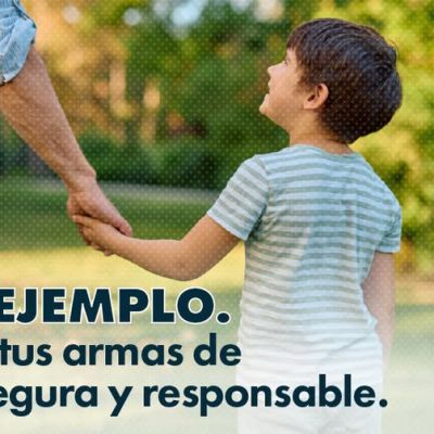 A man and a young boy hold hands while walking outdoors. Text in Spanish reads: Da el ejemplo. Maneja tus armas de forma segura y responsable. A logo says: Colorado Hablemos de Armas.