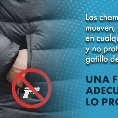 A person wearing a black jacket hides a gun in their pocket. A red no symbol covers the gun. Spanish text says jackets can shift and dont protect the trigger; a proper holster does.